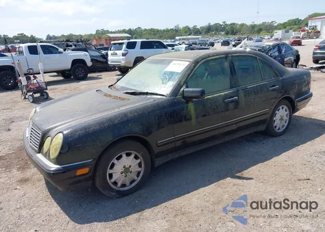 1998 Mercedes-Benz E 320 z USA, uszkodzony, nr VIN WDBJF65F9WA619247